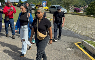 Após velório, irmã de Juliana Marins diz que caçula a motivava: 'Ensinou a ir atrás dos sonhos'