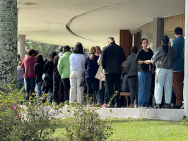 Corpo de Juliana Marins é enterrado em Niterói 