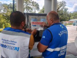 Posto de combustível é interditado em Cachoeiras de Macacu por uso irregular de bandeira