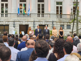 Paes renuncia, e Cavaliere, seu vice, assume a Prefeitura do Rio