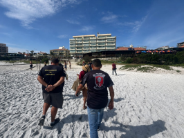 Fiscalização apreende produtos vendidos de forma irregular na Praia Grande, em Arraial do Cabo