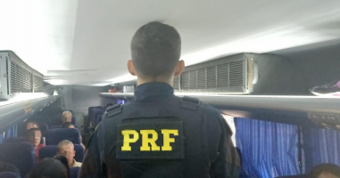 PRF realiza operação de conscientização sobre o autismo na Via Dutra, em Resende