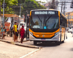 Primeira linha de ônibus que não aceita dinheiro passa a rodar no Rio