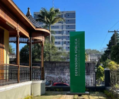 Defensoria pede multa ao Estado por atraso na implantação da DEAM em Petrópolis