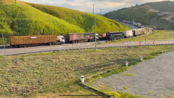 Via Dutra é totalmente liberada 3h após explosão de carreta; duas pessoas morreram