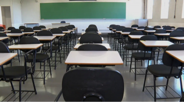 Adolescente invade escola durante fuga policial em Arraial do Cabo