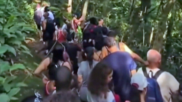 VÍDEO: Trilha do Morro da Urca ‘engarrafa’ no feriado