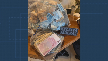 Agentes encontraram cerca de R$ 2 milhões em dinheiro dentro de piano na casa de auditora da fiscal 
