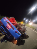 Acidente em Vassouras: Caminhão tomba e mulher morre 