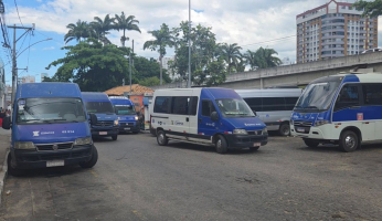 Van da Prefeitura de Porciúncula roubada com pacientes é achada em desmanche clandestino no RJ