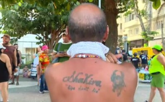 Fã muda o próprio nome para Shekiro em homenagem à cantora colombiana
