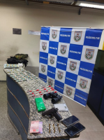 Jovem é preso com arma e drogas em Barra Mansa