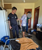 Homem estupra e tenta matar companheira em frente ao filho de três anos em Casimiro de Abreu