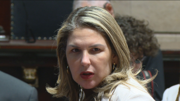 Ex-funcionários de creches ligadas a Gigi Castilho dizem que marido da vereadora já deixou cair sacola com dinheiro ao fugir de visita da polícia 