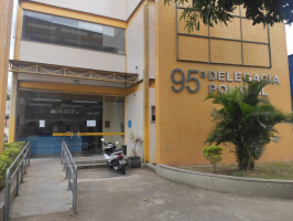 Motorista é agredido e tem carro roubado em Vassouras