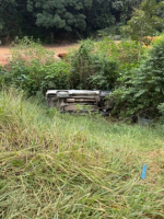 Viatura da PM cai em barranco durante ocorrência em Barra Mansa
