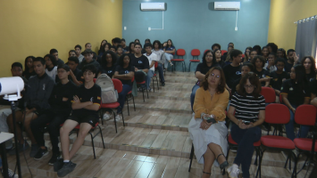 Mãe de adolescente autista diz que filho sofreu racismo e bullying em escola no RJ; projeto de lei na Alerj busca combate de preconceitos