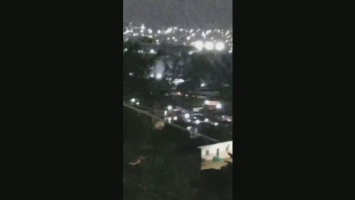 Motorista de aplicativo é morto e passageira fica ferida após carro ser atingido por criminosos em Costa Barros