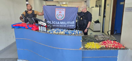 PM apreende grande quantidade de drogas e armas em Angra dos Reis