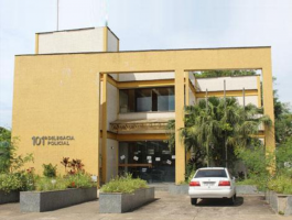 Viatura da Polícia Militar é baleada durante confronto em Volta Redonda