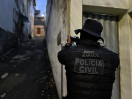 Esposa de chefe de facção e outras quatro pessoas são presas durante operação contra grupo criminoso na BA e no RJ