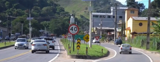 Motoristas desviam por pistas laterais para escapar de radar em Teresópolis 