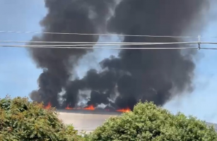 Incêndio volta a atingir cobertura do Velódromo horas após bombeiros controlarem o fogo
