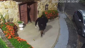 Criminosos armados invadem casa na Ilha do Governador e morador leva tiro de raspão; VÍDEO
