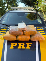 Dupla é presa com cerca de 5 kg de drogas na Via Dutra, em Resende