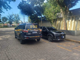 Homem é preso com carro clonado na Via Dutra, em Resende