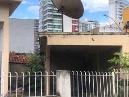 Incêndio atinge casa desocupada na Rua Alvarenga Pinto, no Centro de Campos; ninguém ficou ferido