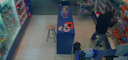 Mulher é assaltada por casal em motocicleta às margens da RJ-106, em Maricá