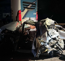 Acidente entre carro e ônibus deixa duas pessoas feridas em Barra Mansa