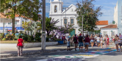 Corpus Christi reúne fiéis e mantém tradição dos tapetes no Centro de Campos