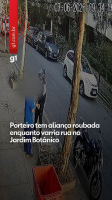 VÍDEO: porteiro tem aliança roubada por bandido armado enquanto varria calçada no Jardim Botânico