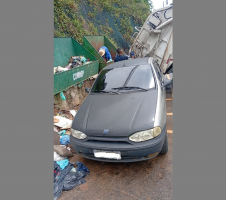 Estacionamento irregular impede a coleta de lixo em vários pontos de Petrópolis
