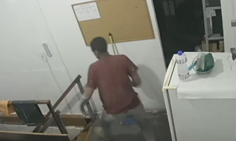 Homem se esconde por um dia em forro de shopping para furtar joalheria em Campos