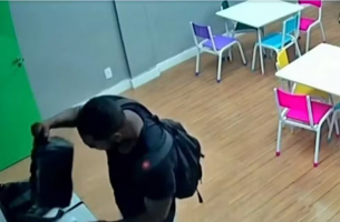 Homem é preso com carro furtado e compras feitas com cartão da vítima em Cabo Frio