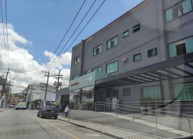 Acidente entre moto e carro deixa homem ferido em Barra Mansa 