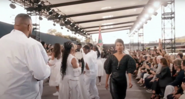 Mangueira participa da Semana de Moda de Paris e encerra desfile da marca Chloé