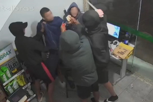 


Adolescente procurado por roubo a posto de gasolina é apreendido em Teresópolis