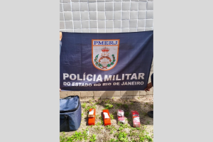 Idoso de 70 anos é preso após sair com drogas de MG para entregar em Cabo Frio, no RJ