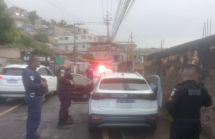 Suspeito de agredir mulher dentro de carro é preso em Volta Redonda 