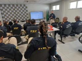 PRF promove treinamento de combate a fraudes veiculares, em Barra Mansa