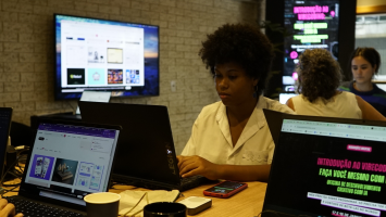 Escola de arte e tecnologia abre no Centro do Rio com cursos gratuitos focados em IA