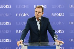 Paes chama desistência de Garotinho de 'manobra' para eleger Ruas no 1º turno