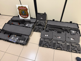 PF apreende 3 fuzis e 3 pistolas em nova fase da Operação Polaridade