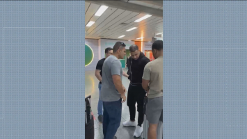 'Malandrex', apontado como chefe do tráfico na comunidade César Maia, é preso ao desembarcar no Galeão