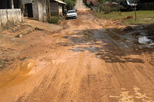 Chuva alaga casas em Itaperuna e Laje do Muriaé; escola também é atingida
